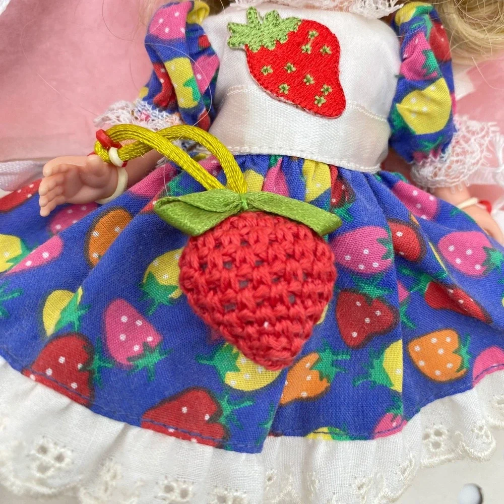 Madame Alexander‎ Strawberry Pie Wendy 8